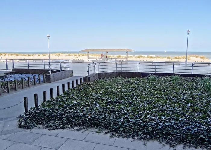 In With Stunning Sea View Ньивпорт